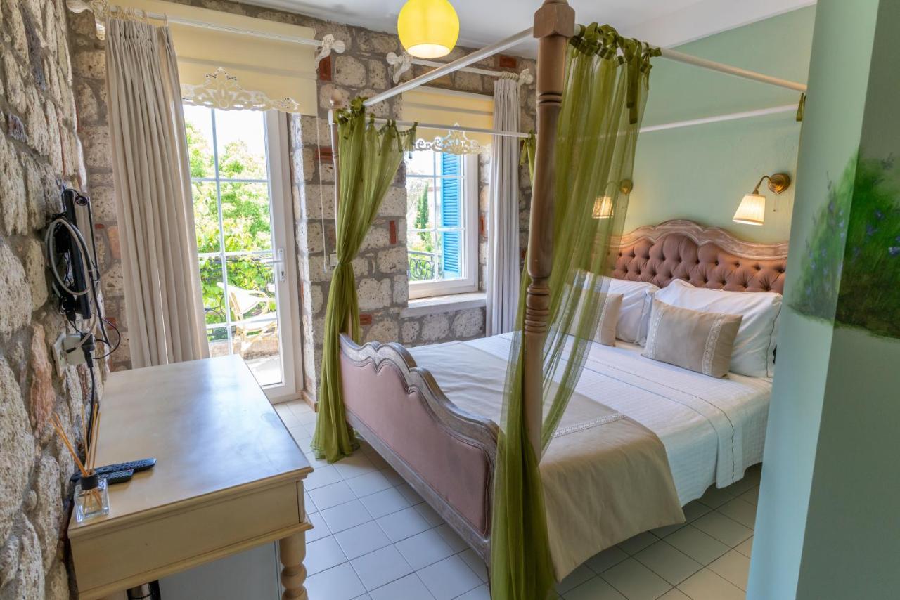 Alacati Igdelihan Unique Hotel ภายนอก รูปภาพ