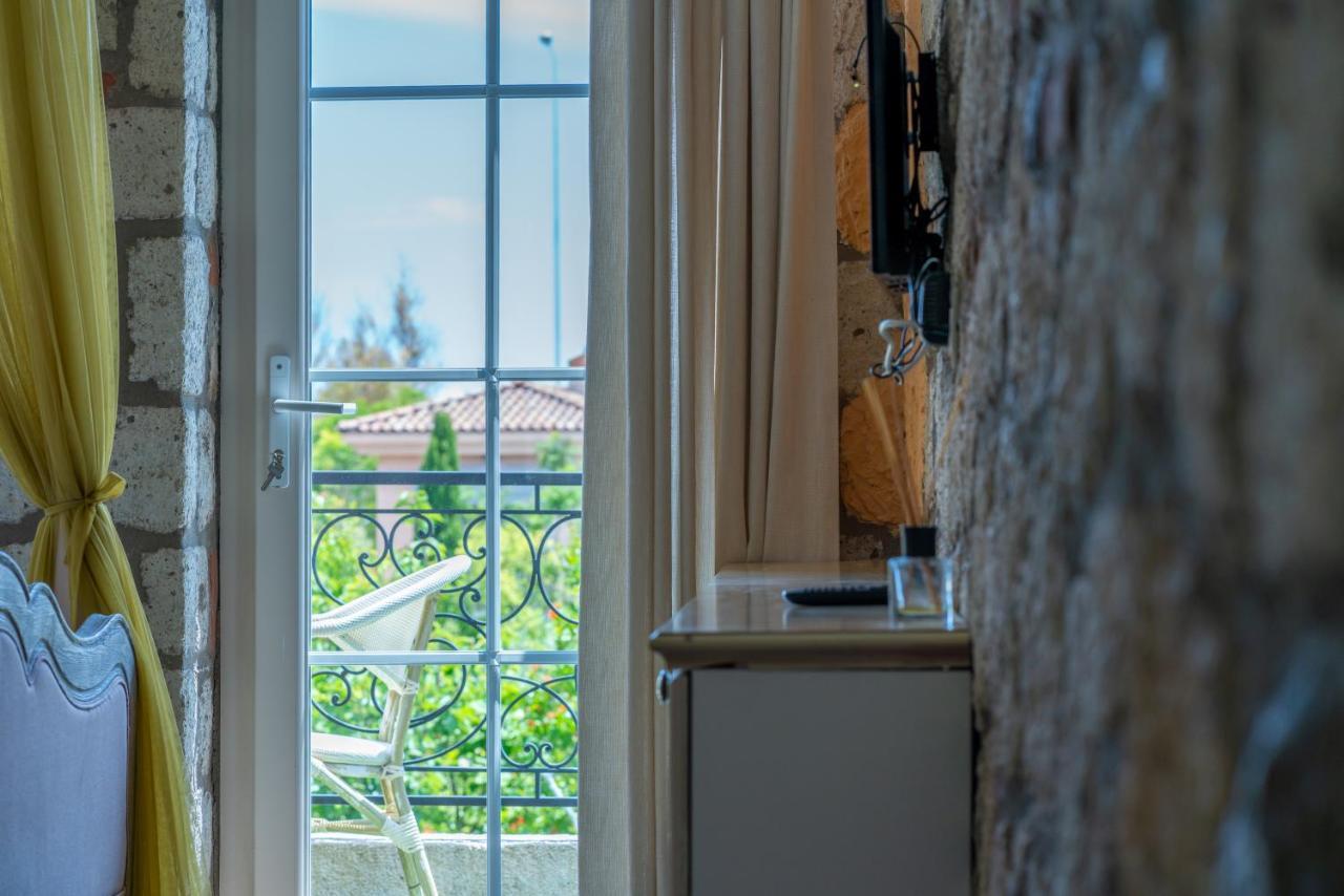 Alacati Igdelihan Unique Hotel ภายนอก รูปภาพ